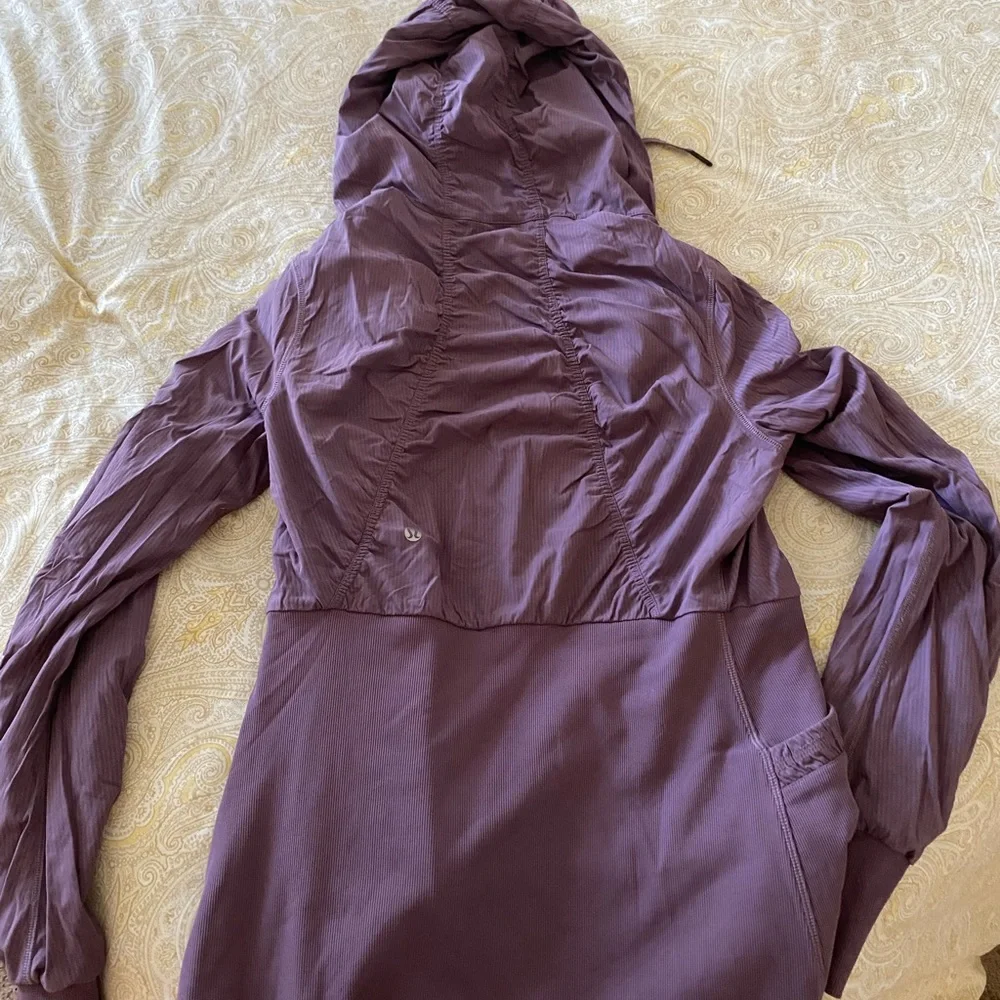 Reversible Lululemon dusty purple jacket size 6 like new - Picture 5 of 5